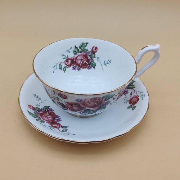 Clarence Tea Cup & Saucer -Red Flowers Pattern 734/67 - Picture 3 of 11